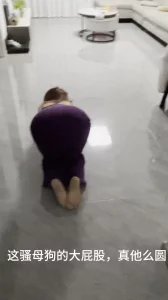 肌肉猛男狂操肥臀母狗，操到求饶叫主人