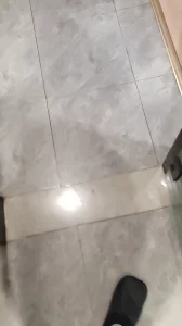 出来一看骚妻被插入