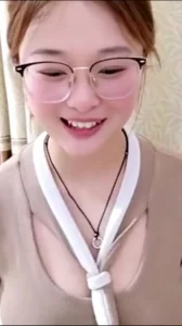 极品巨乳眼镜少妇