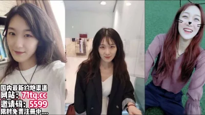 公司看似高冷女同事，原来私下竟如此反差【看简介同城免费约炮】